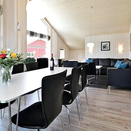 10 Person In Großenbrode