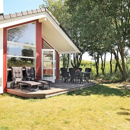 10 Person In Großenbrode